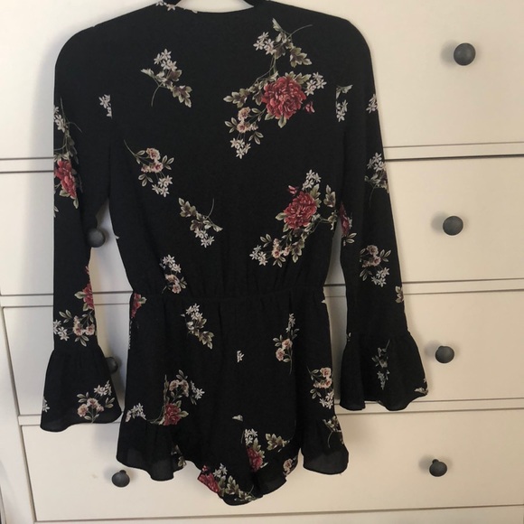 NWT Cotton Candy LA Black Floral Front tie Romper - Picture 6 of 6